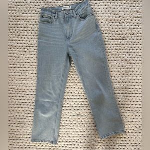 Abercrombie light wash cropped jeans, size 25